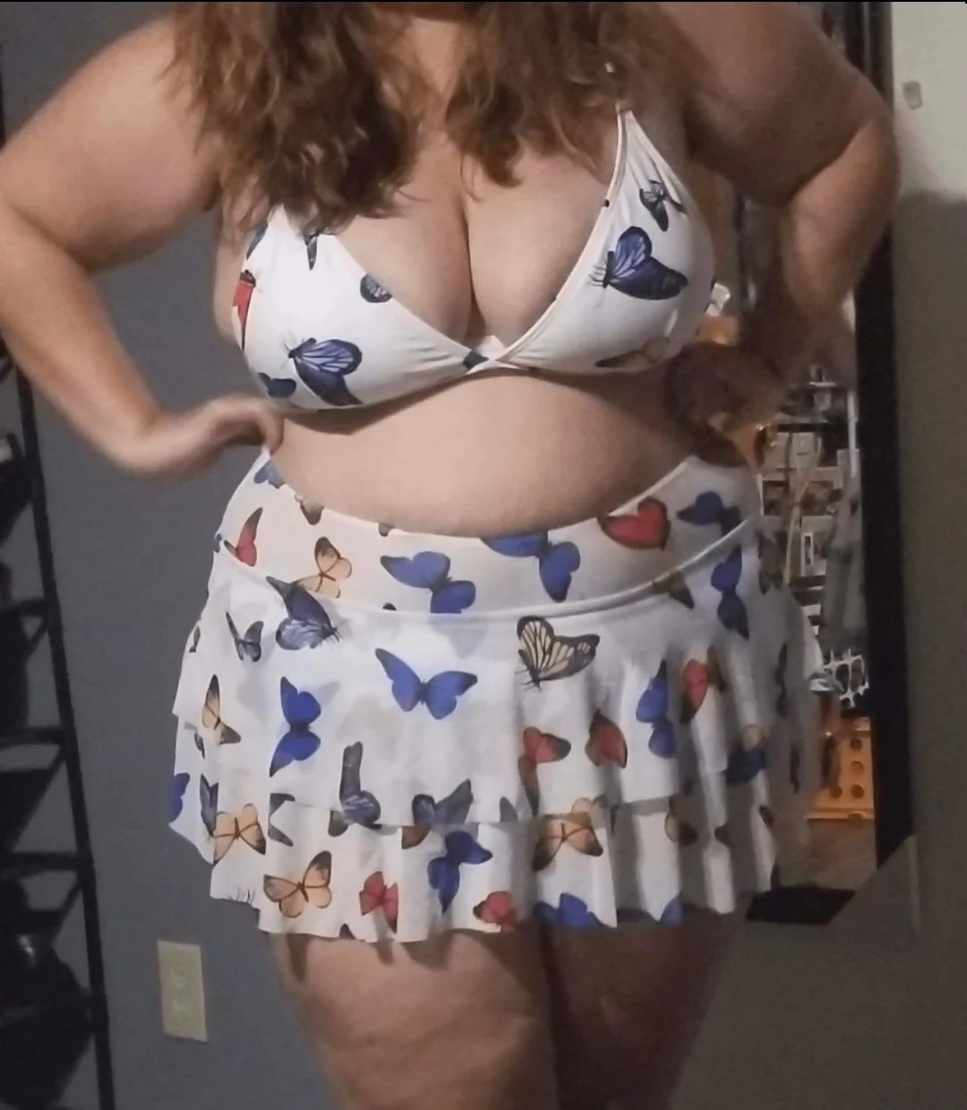 Abigail Gray @abigailgray256 and glen powell kissing