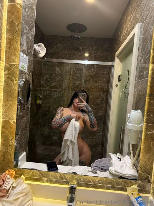 Alexis @alexmucci pictures