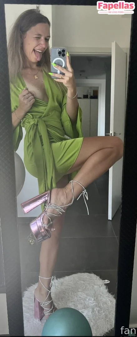 iBully ⚡️Tops bickett nude