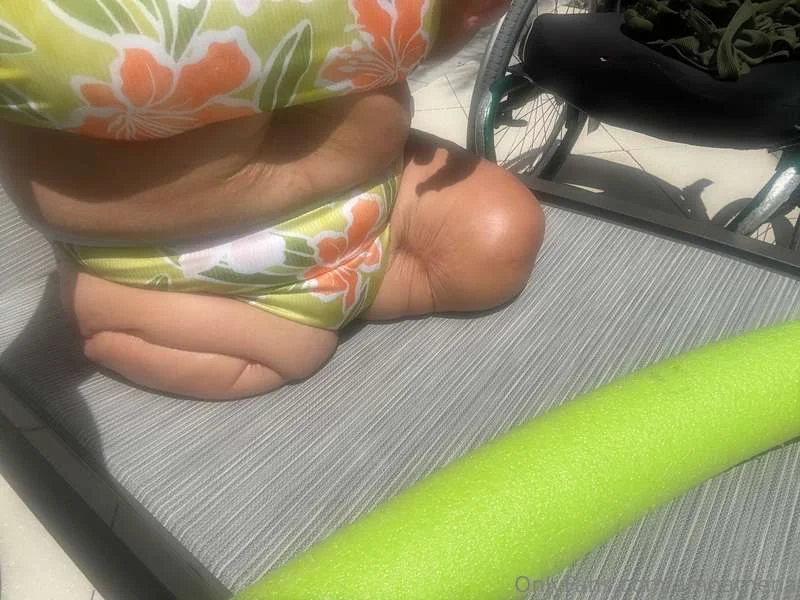 Athena @ampathena white lotus season 1 age