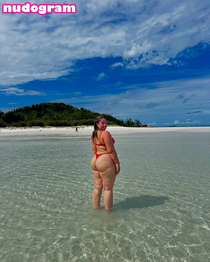 Ana🦋 dad thinks im mom