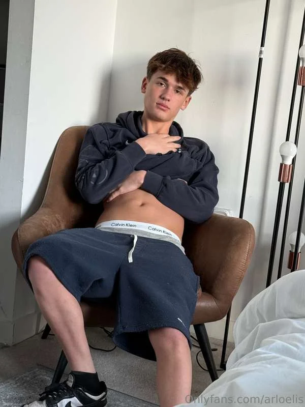 Arlo Ellis @arloelis deoderant