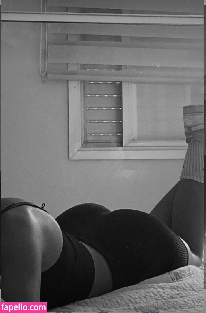 Sabina Priego🐇 and peyton kennedy kiss