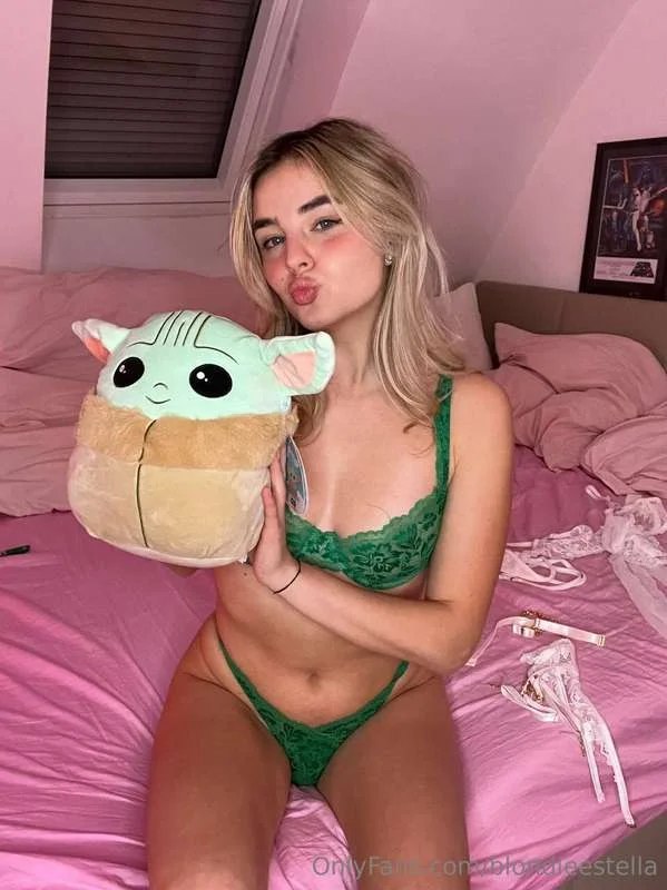 Stella Rey @blondieestella breast cup