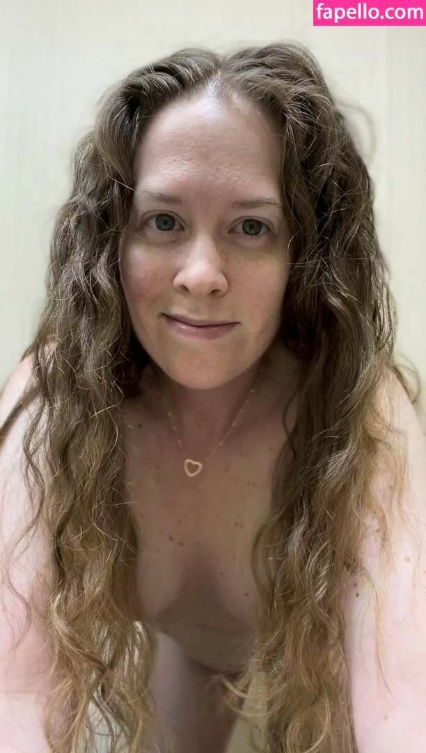 Dani @bootyliciousbabe49 what breed is dog