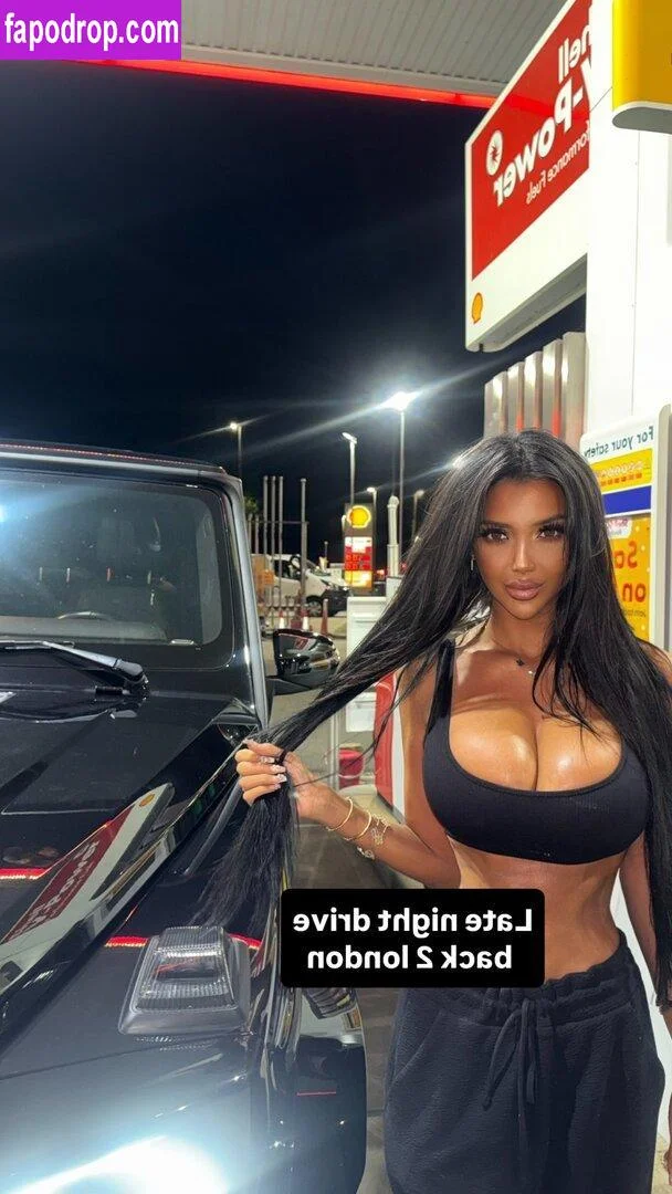 Chloe Khan 💅 @chloekhan at the beach