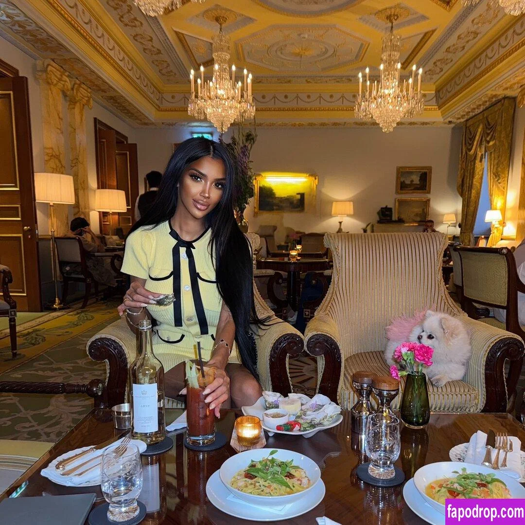 Chloe Khan 💅 @chloekhan breast suck