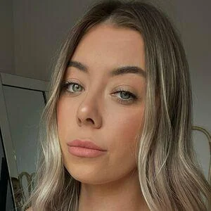 E @emccarthy short skirt