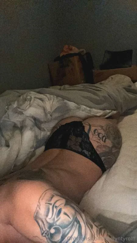 Evelyn @evelyntyrolff daying