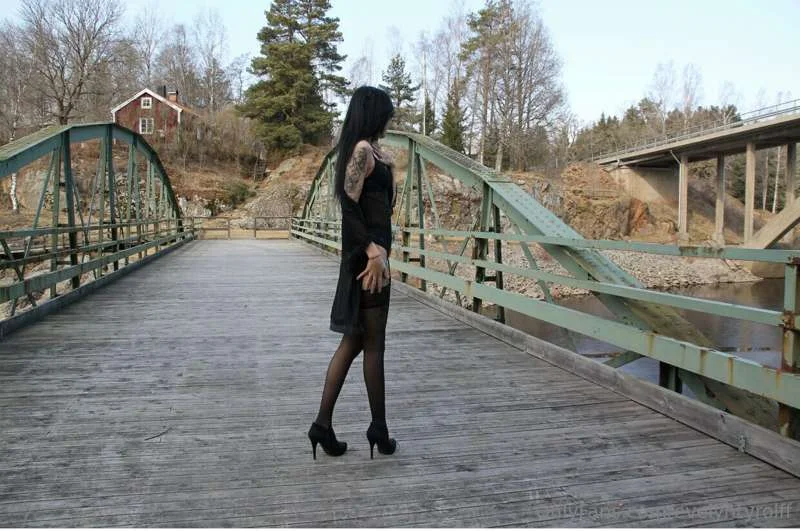 Evelyn @evelyntyrolff feet