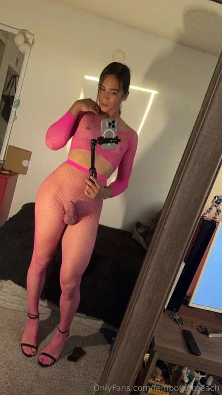 Femboyfatpeach🍑 @femboyfatpeach workout