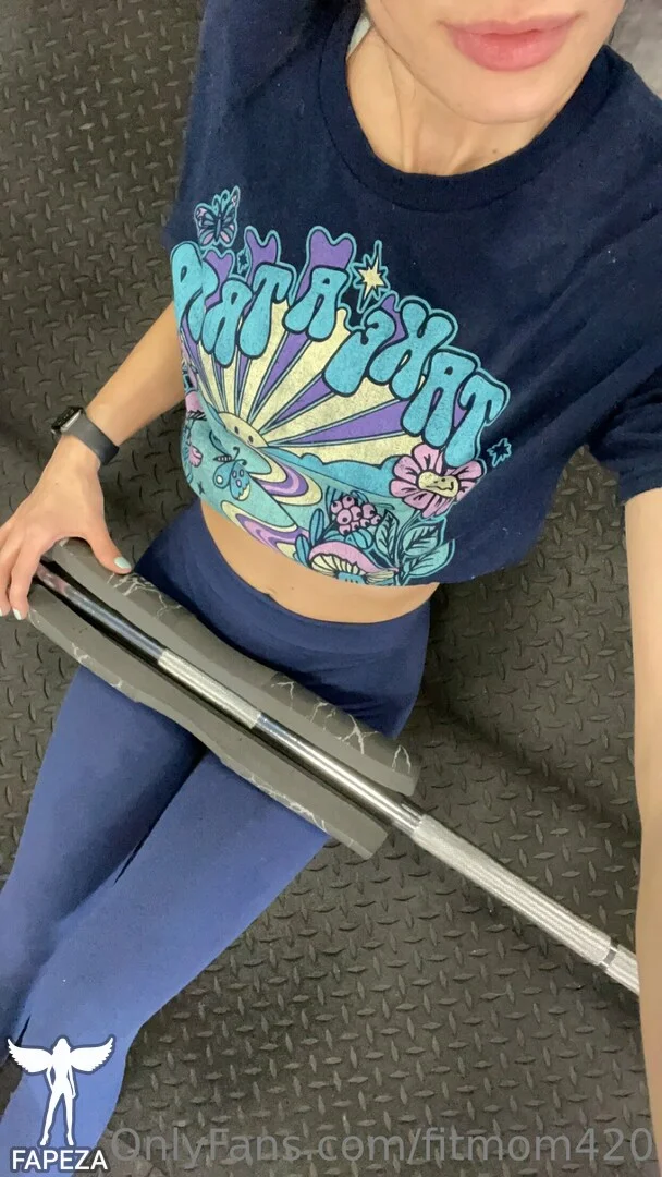 Liz🦋 @fitmom420 breast cup size