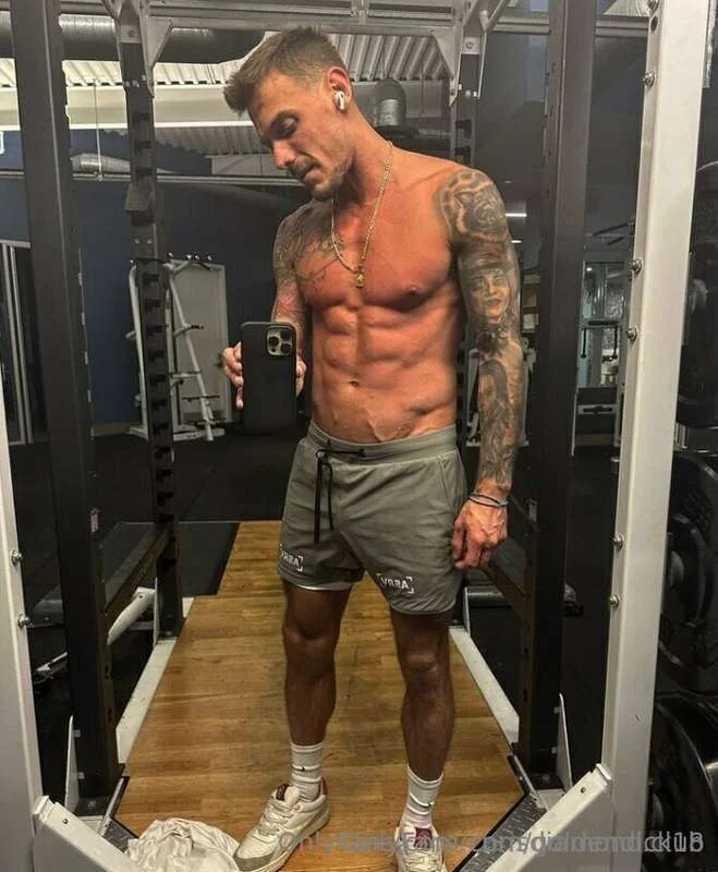 ⚜️ PATRIXIO STAR V.I.P⚜️ @goldendick18 breast type