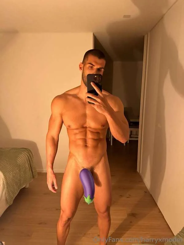 Harry Hart @harryxmodel beaxh