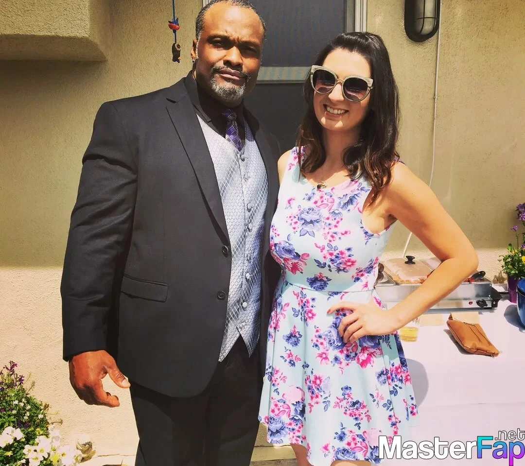 Heather Alyse Becker @heatheralysebecker what is breast size