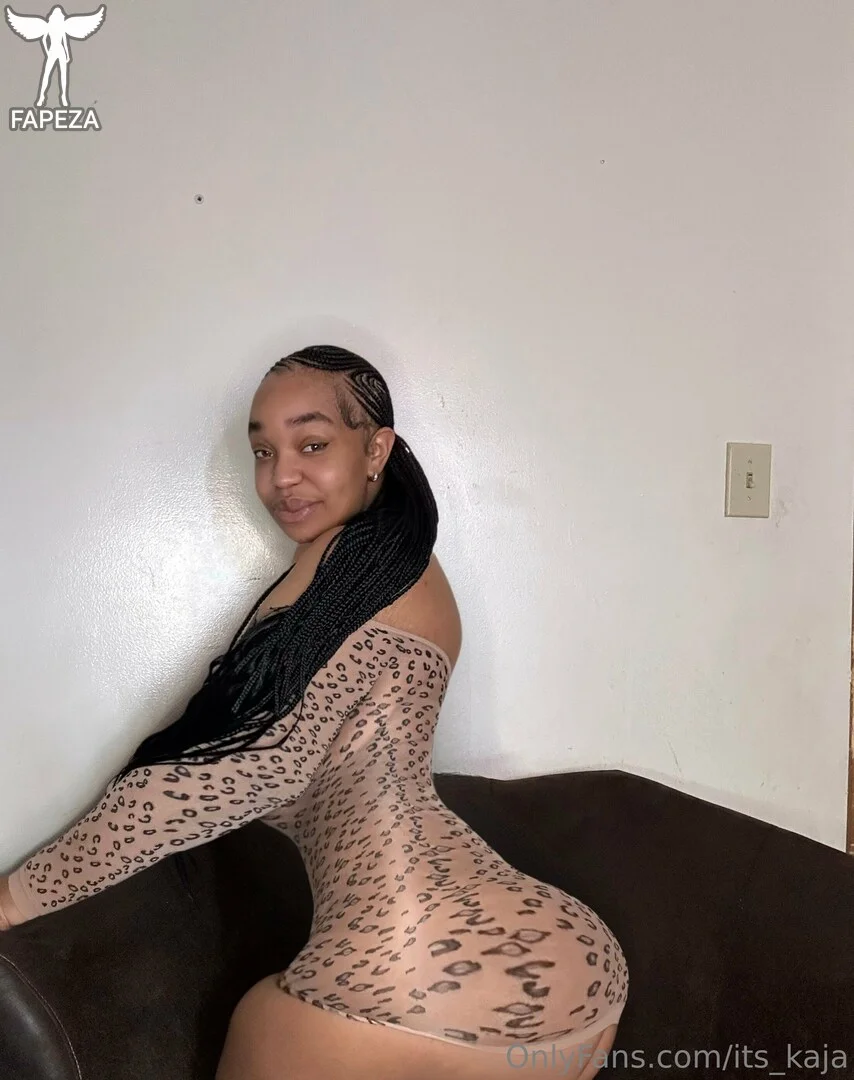 Kaja Michelle @its_kaja handmaid 's tale