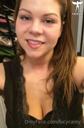 Lucy Carey @lucycarey kissing girl