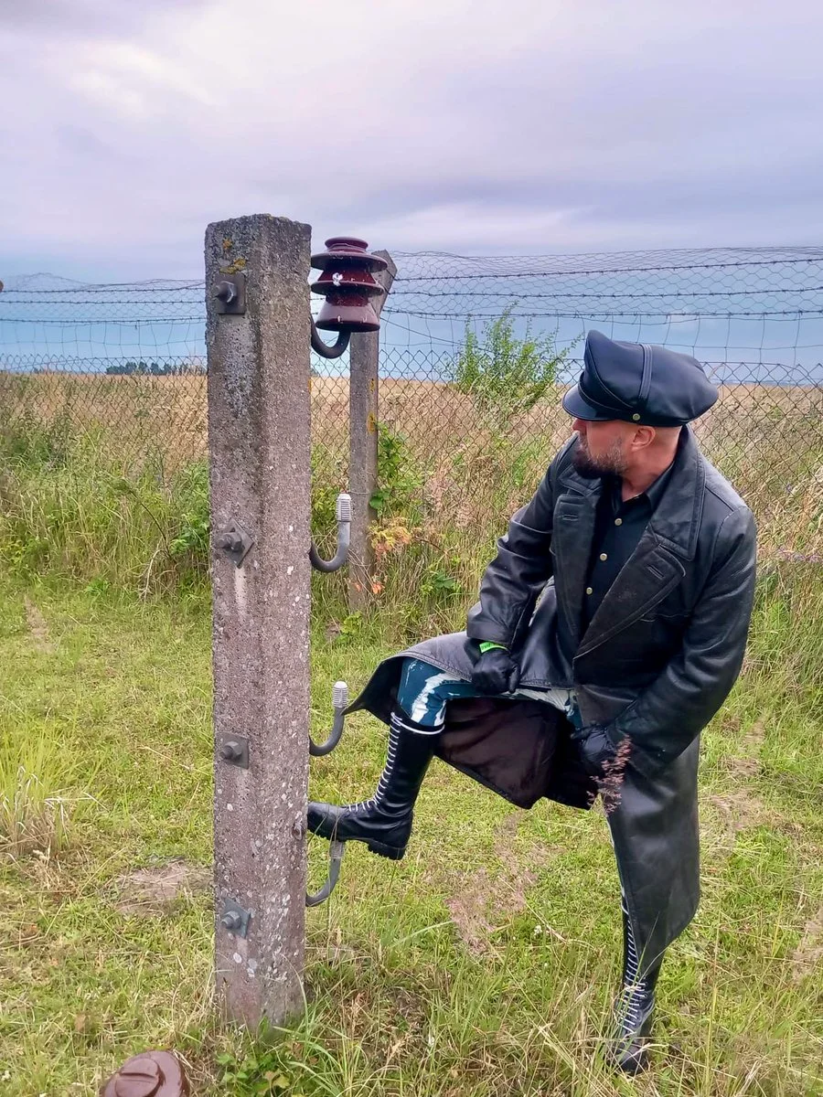 BlackLeder @maskmaster_bl husband