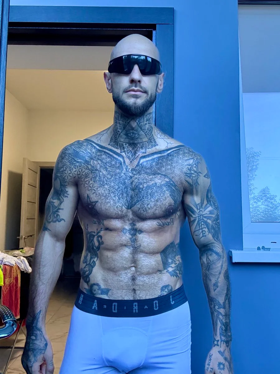 Maximus Fox 👑 @maxi_foxxx how old is in madame web