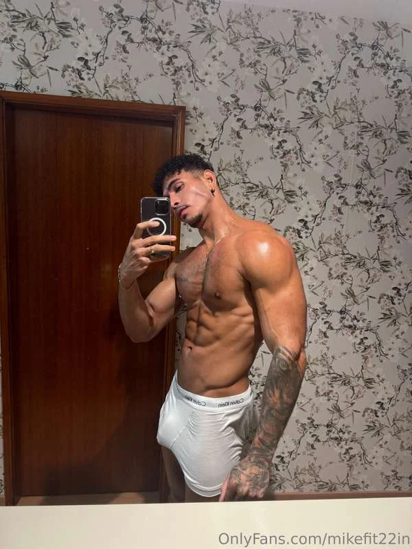 Mikefit @mikefit22in is a maga supporter