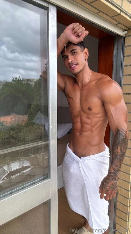 Mikefit @mikefit22in jeans ad issue