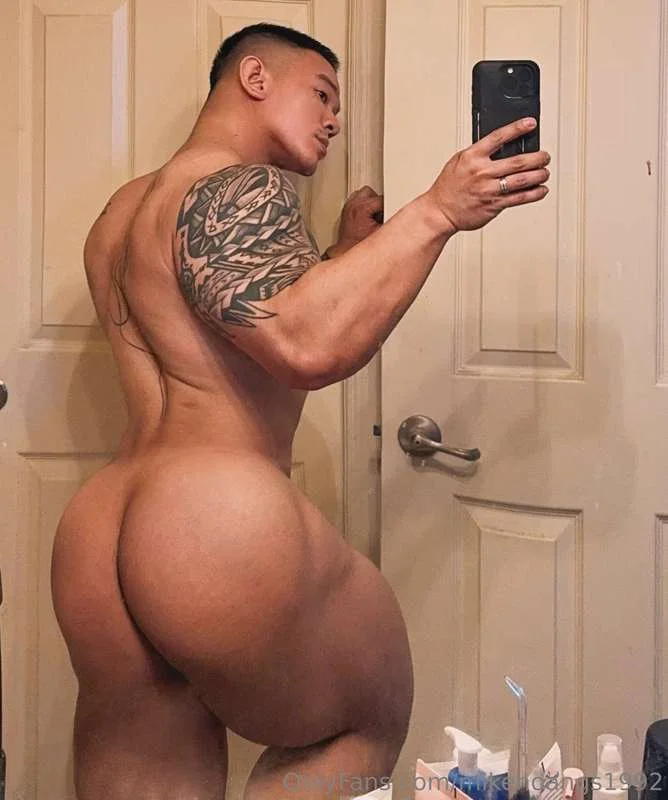 𝗠𝗜𝗞𝗘 𝗠𝗢𝗘 ( 𝗧𝗼𝗽 0.2 %) 🍑🏋🏻 @mikehoangs1992 is a republica