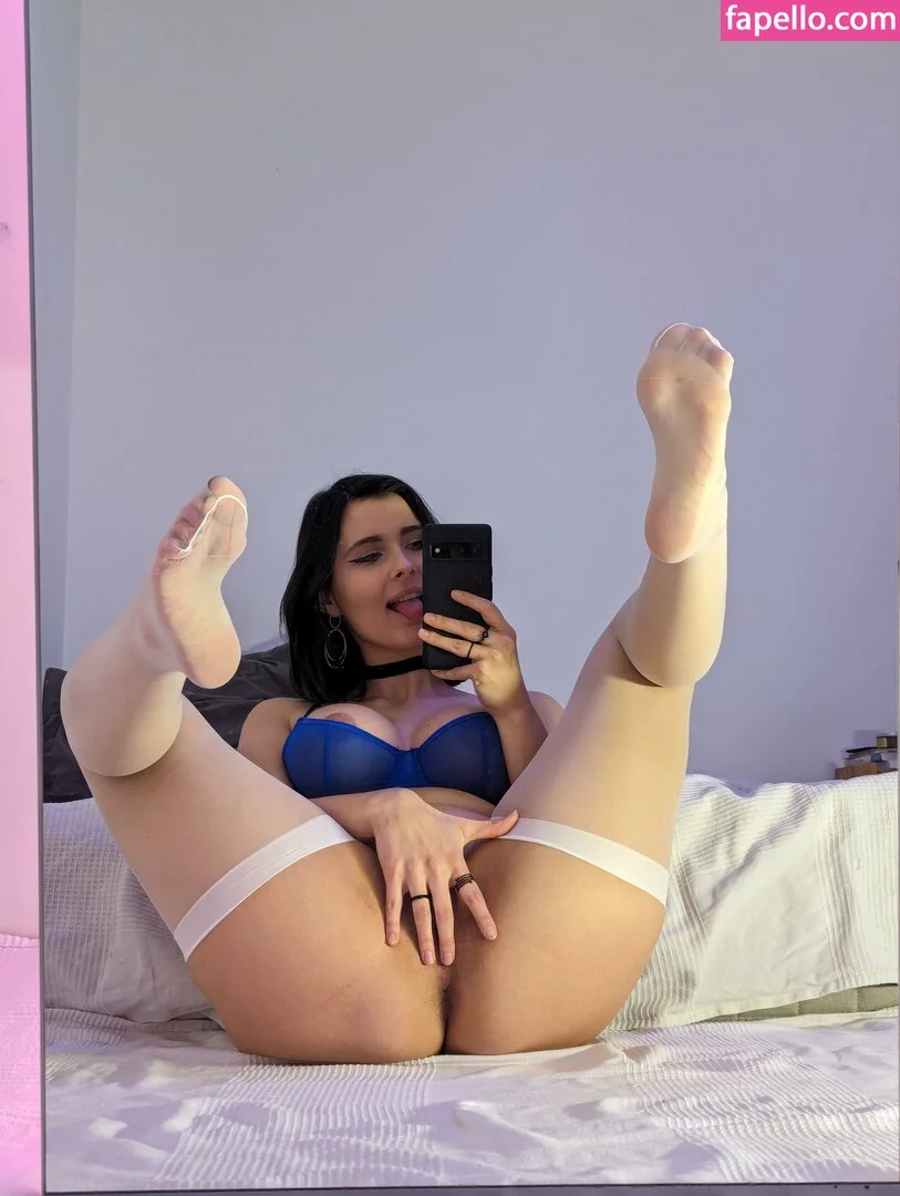 Miko Miau euphoria season 2 episode 2 sex scene