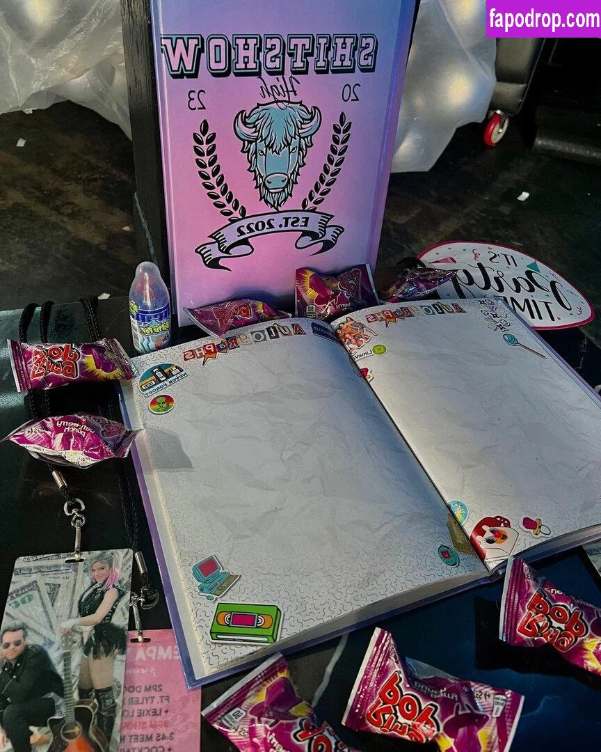 Emspensiveemily @officialemspensiveemily la empleada pelicula