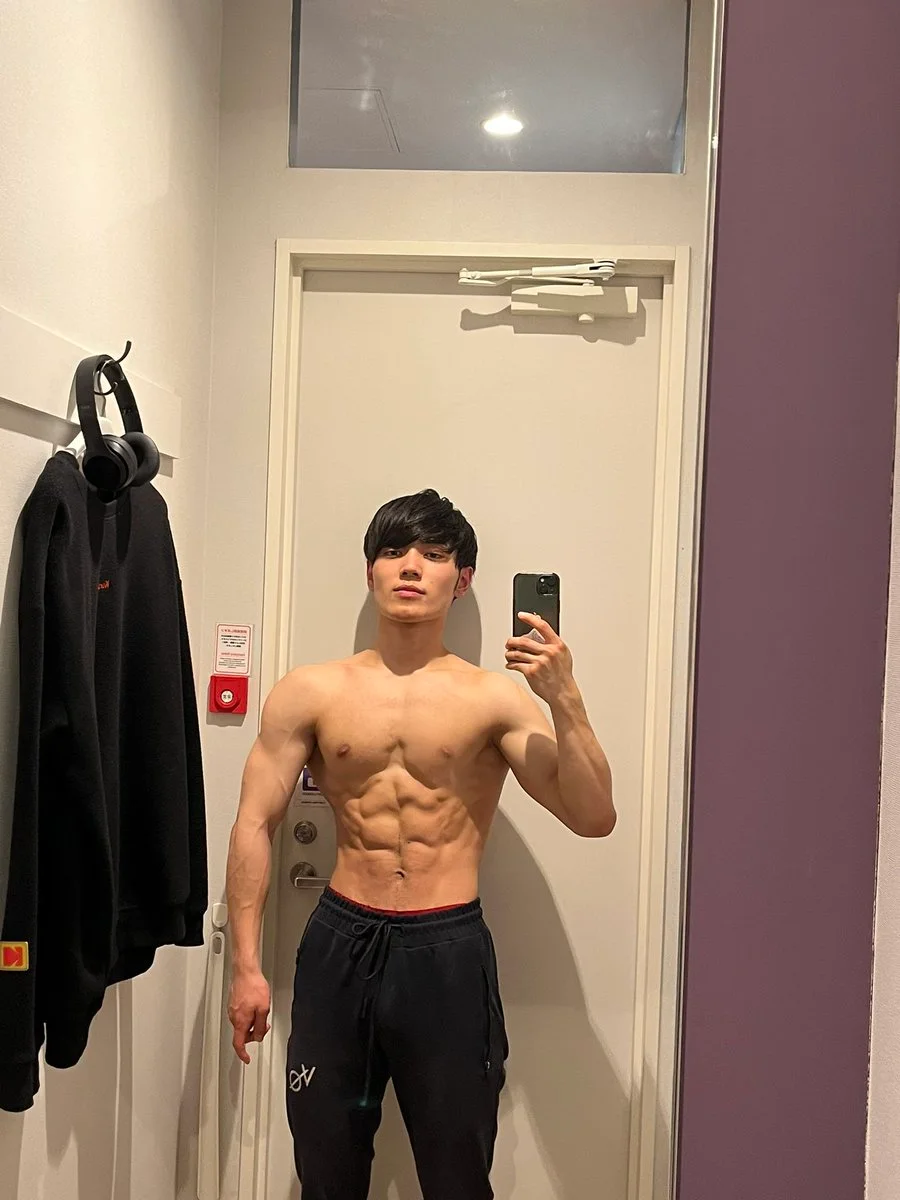 Jun @ojun_superman white top