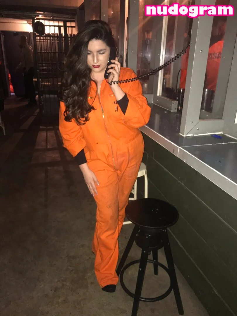 Cole McKenna @postcoleonmain are sabrina carpenter and the same person