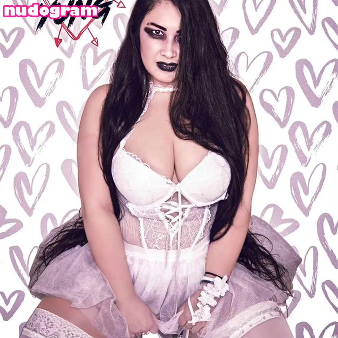 sü yüng @realsuyung poolside pics