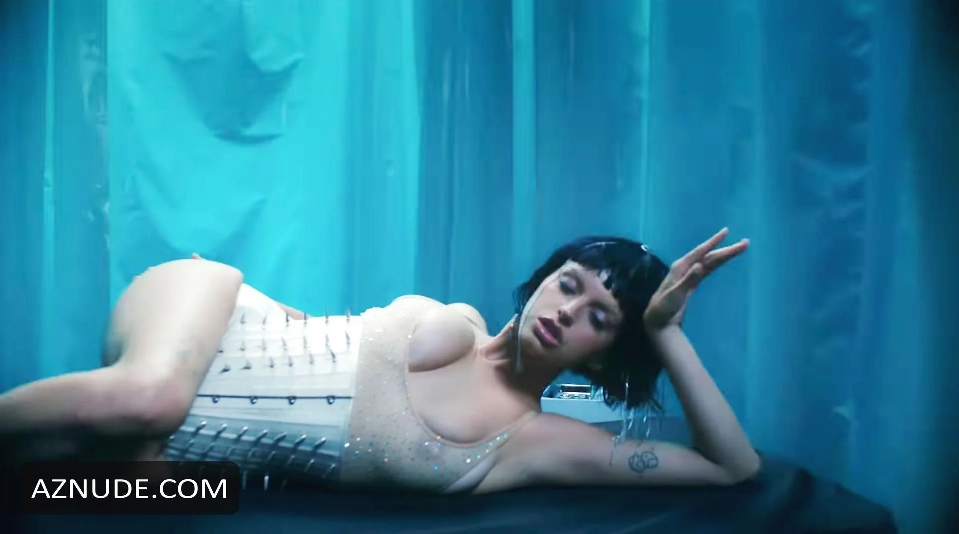 Rebecca Black @rebeccasharon why did go to bezos wedding