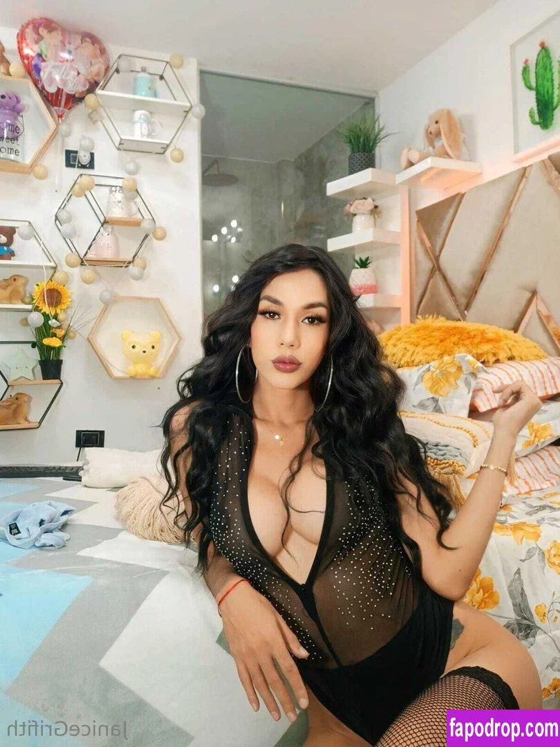 janice griffith @rejaniced looking