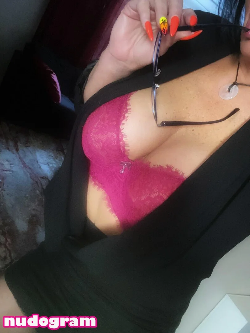 Sexy Sara Winnipeg 34H M*LF @sexysarawinnipeg genes ad