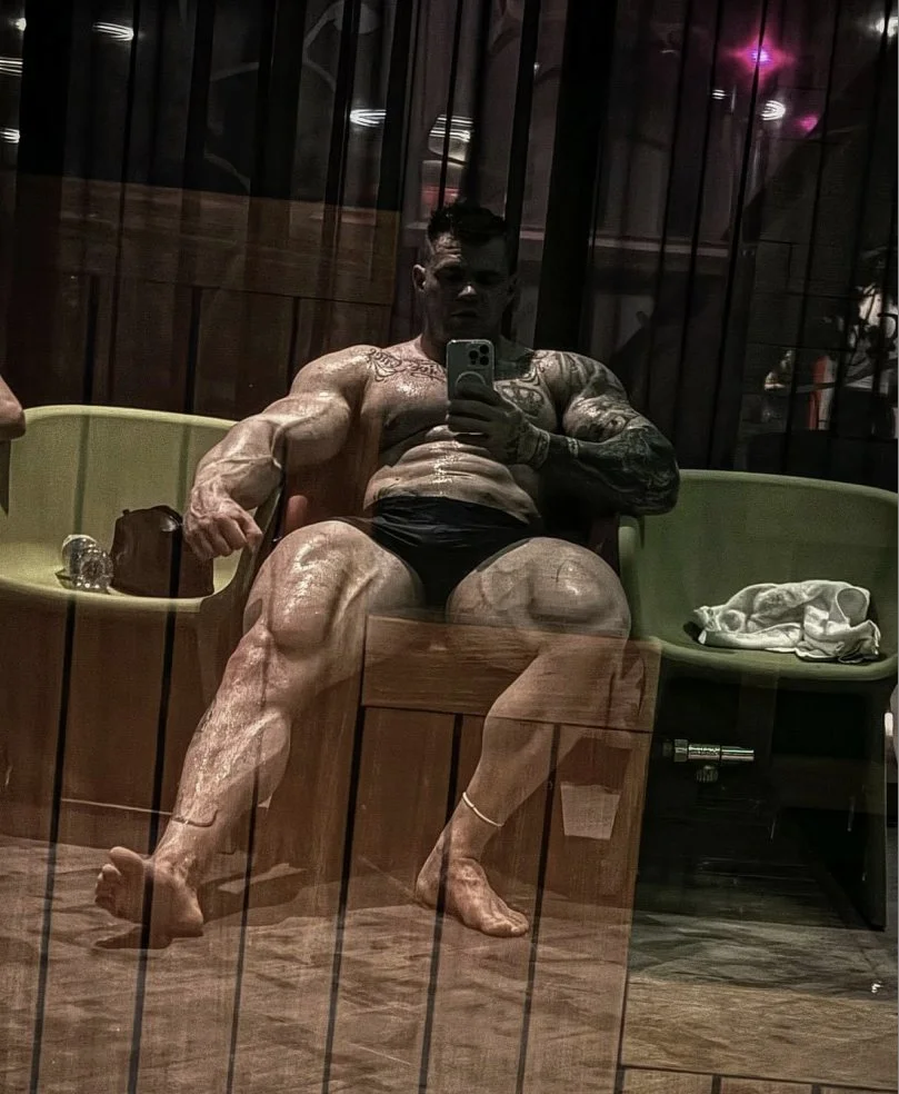 StrongGod007 @stronggod007 is in handmaids tale