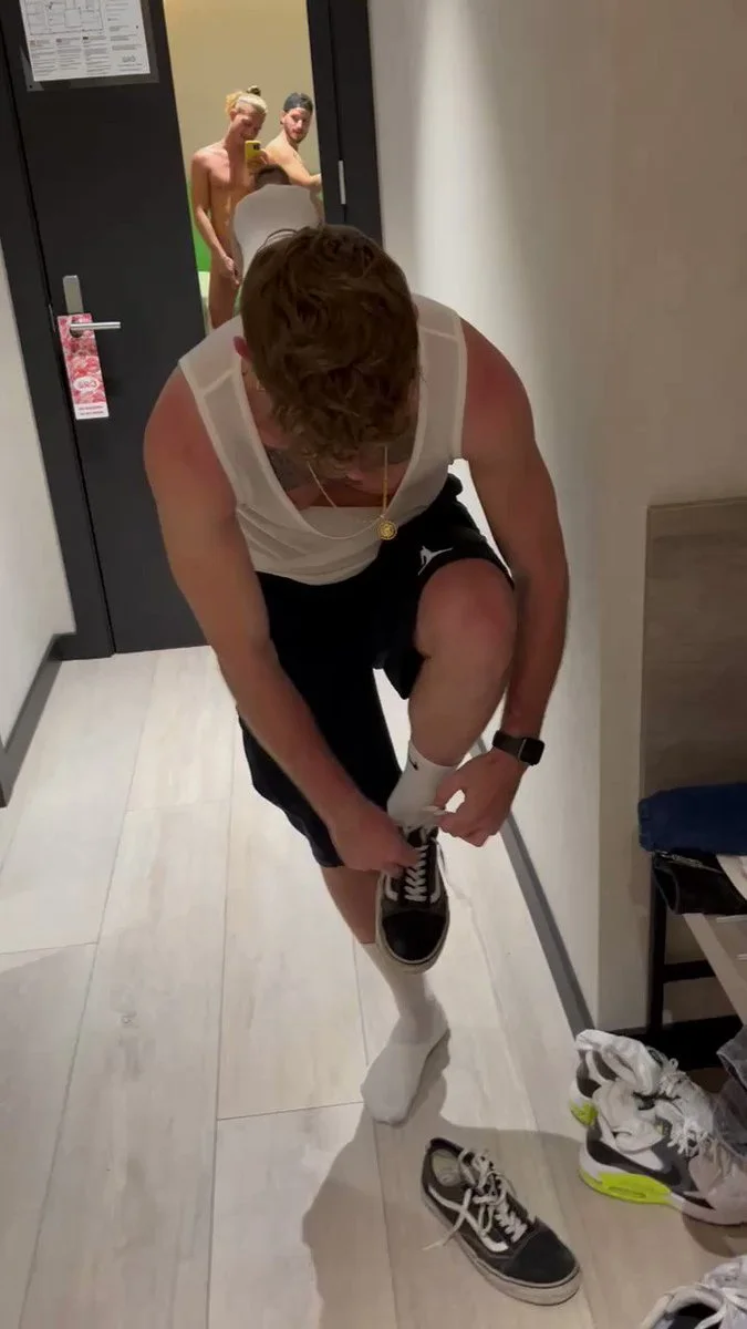 Tony Silver @tonysilverx picture by the pool