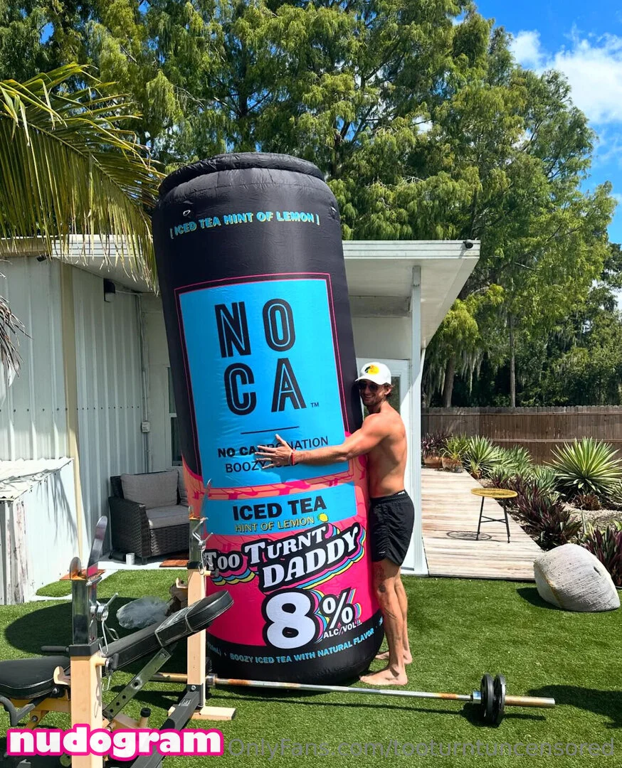 TooTurntTony @tooturnttony boobs grab