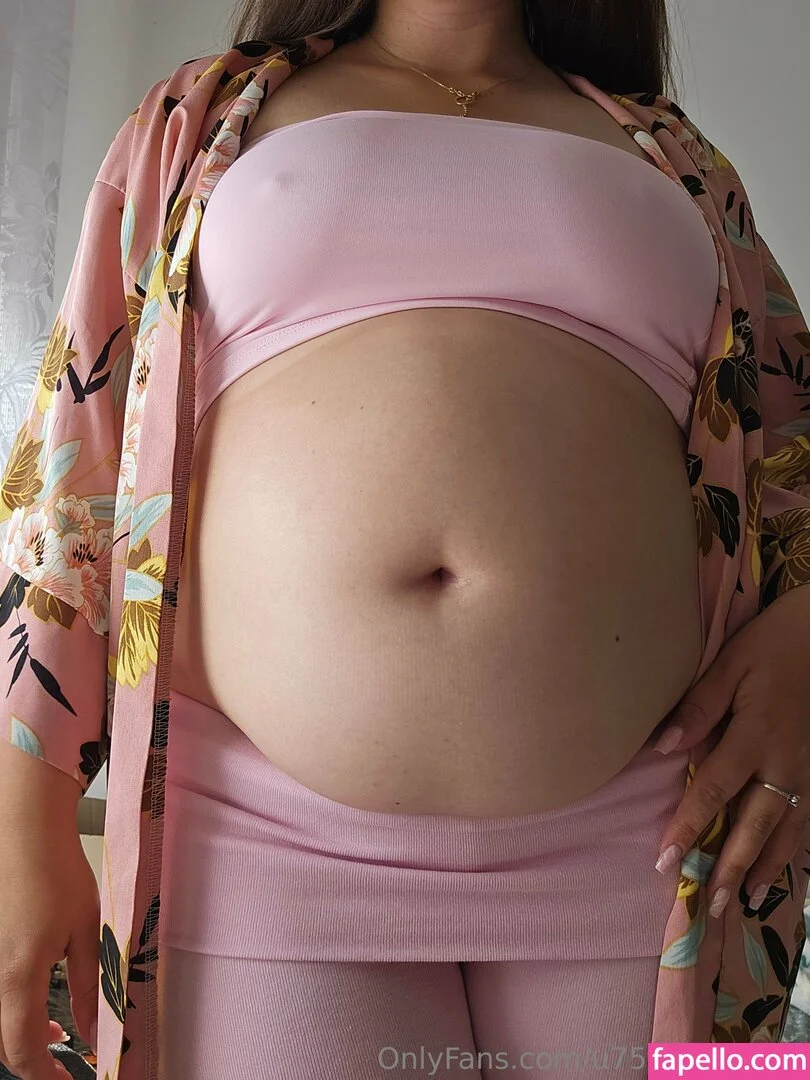 PolishPrincess @u7562235743j is naked in eden