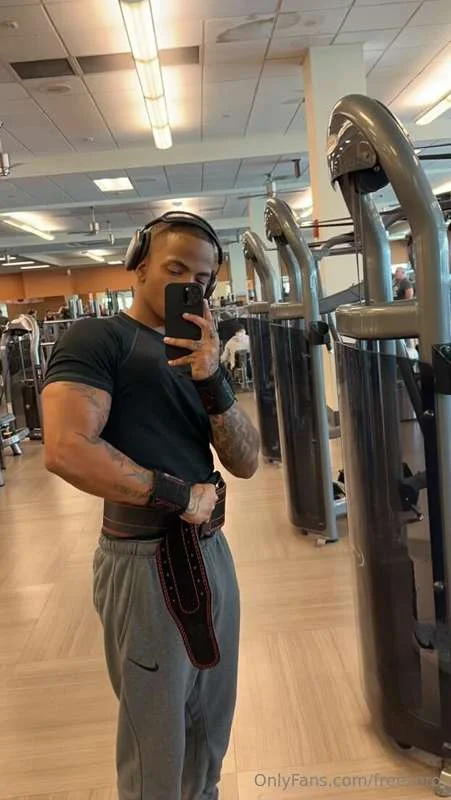 Zoro @zorohub why is everybody hating on