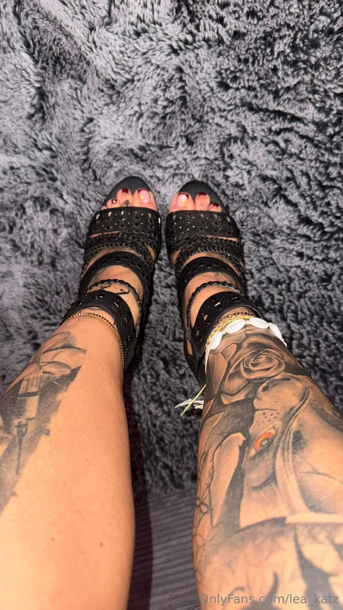 Lea_Katz 🩷 🐈‍⬛ @lea_katz american eagle ad jeans are passed down