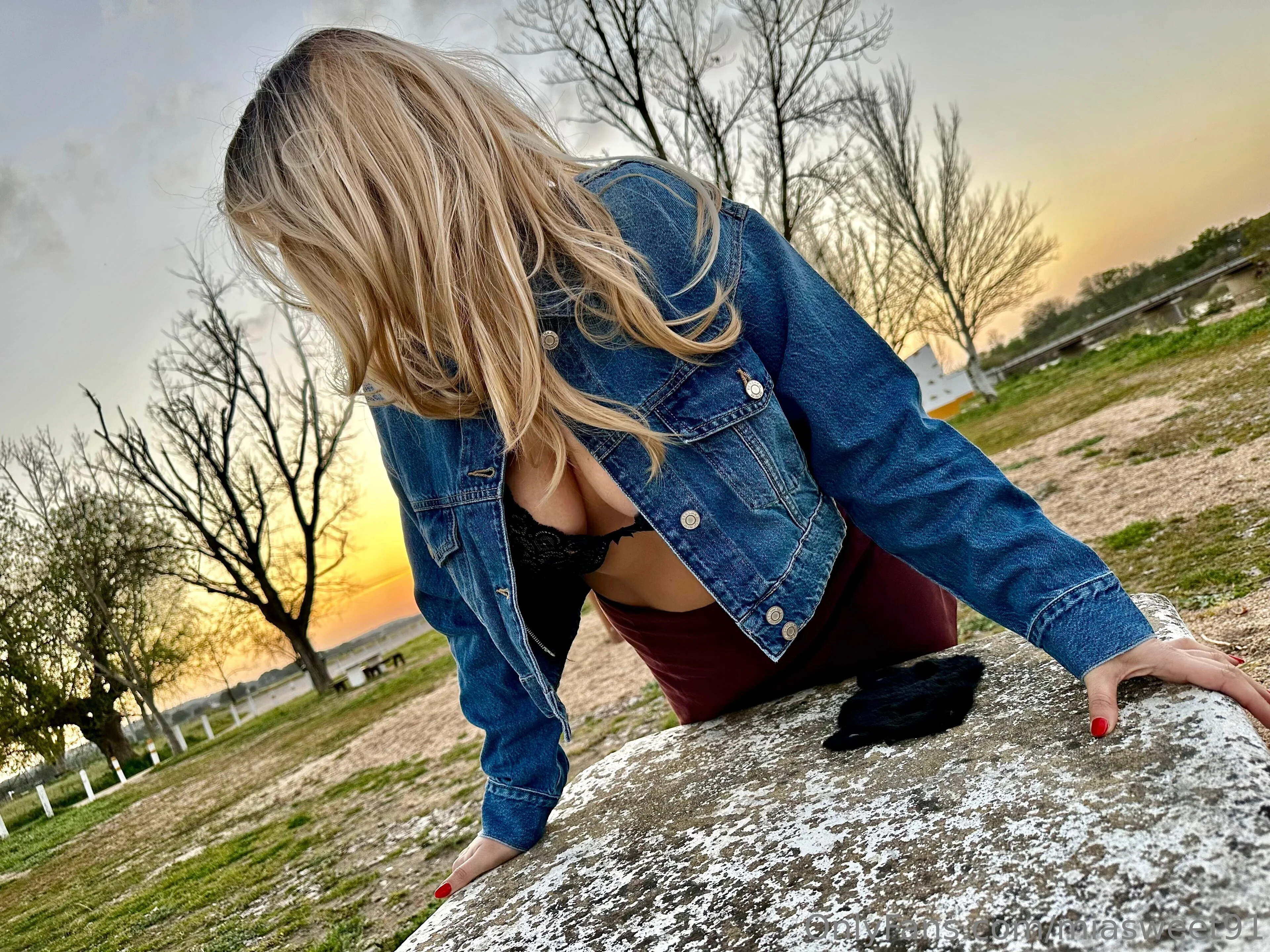 Mia Sweet @miasweet91 is cross eyed