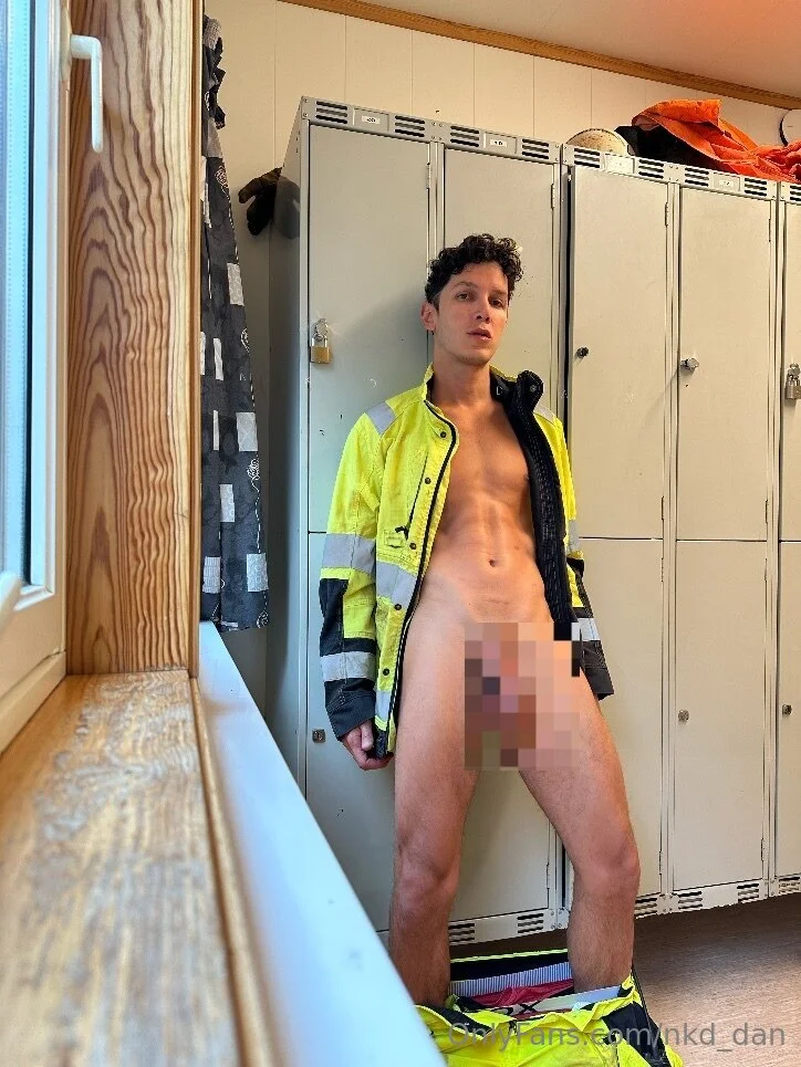 Dan [Free] @nkd_dan glen powel