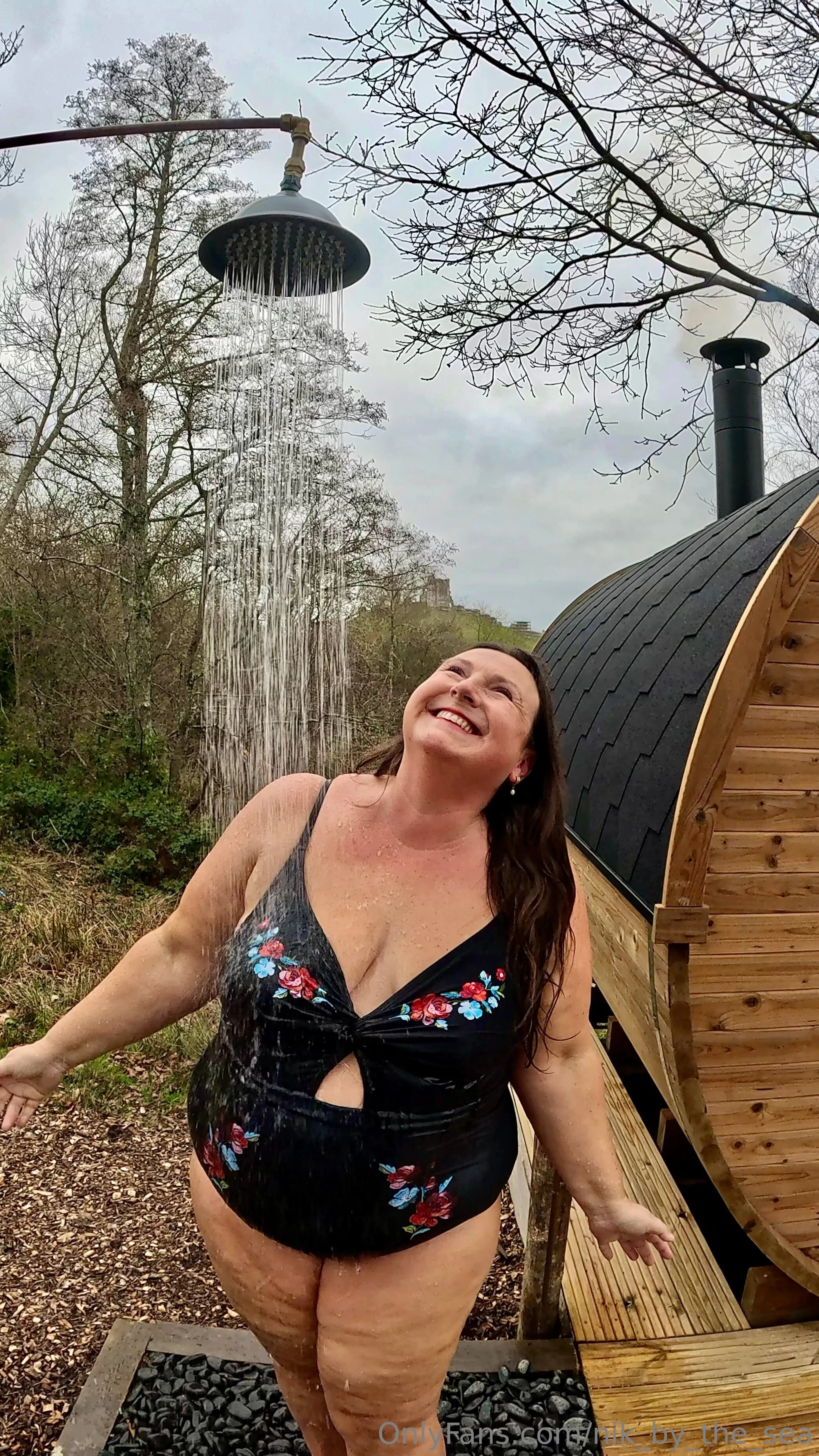 Nikki @nik_by_the_sea scene hot