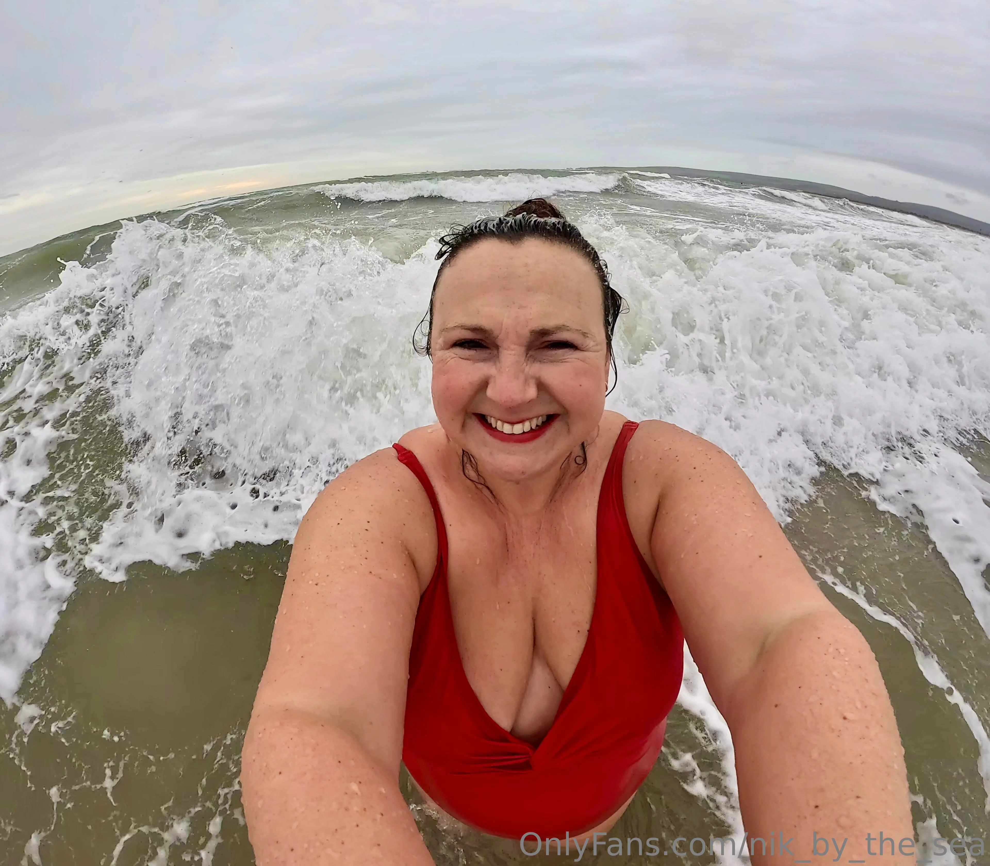 Nikki @nik_by_the_sea late show