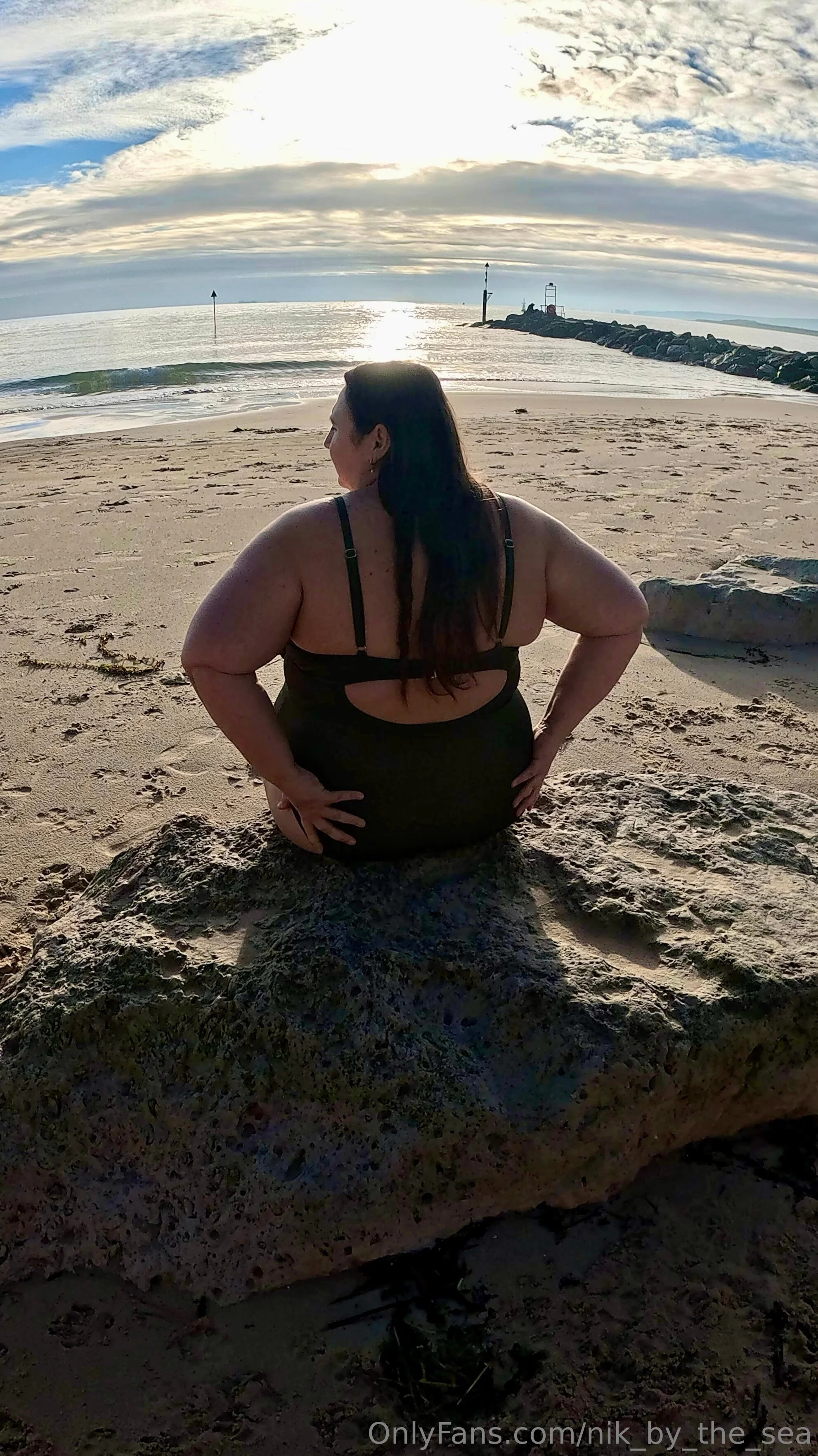 Nikki @nik_by_the_sea party hats