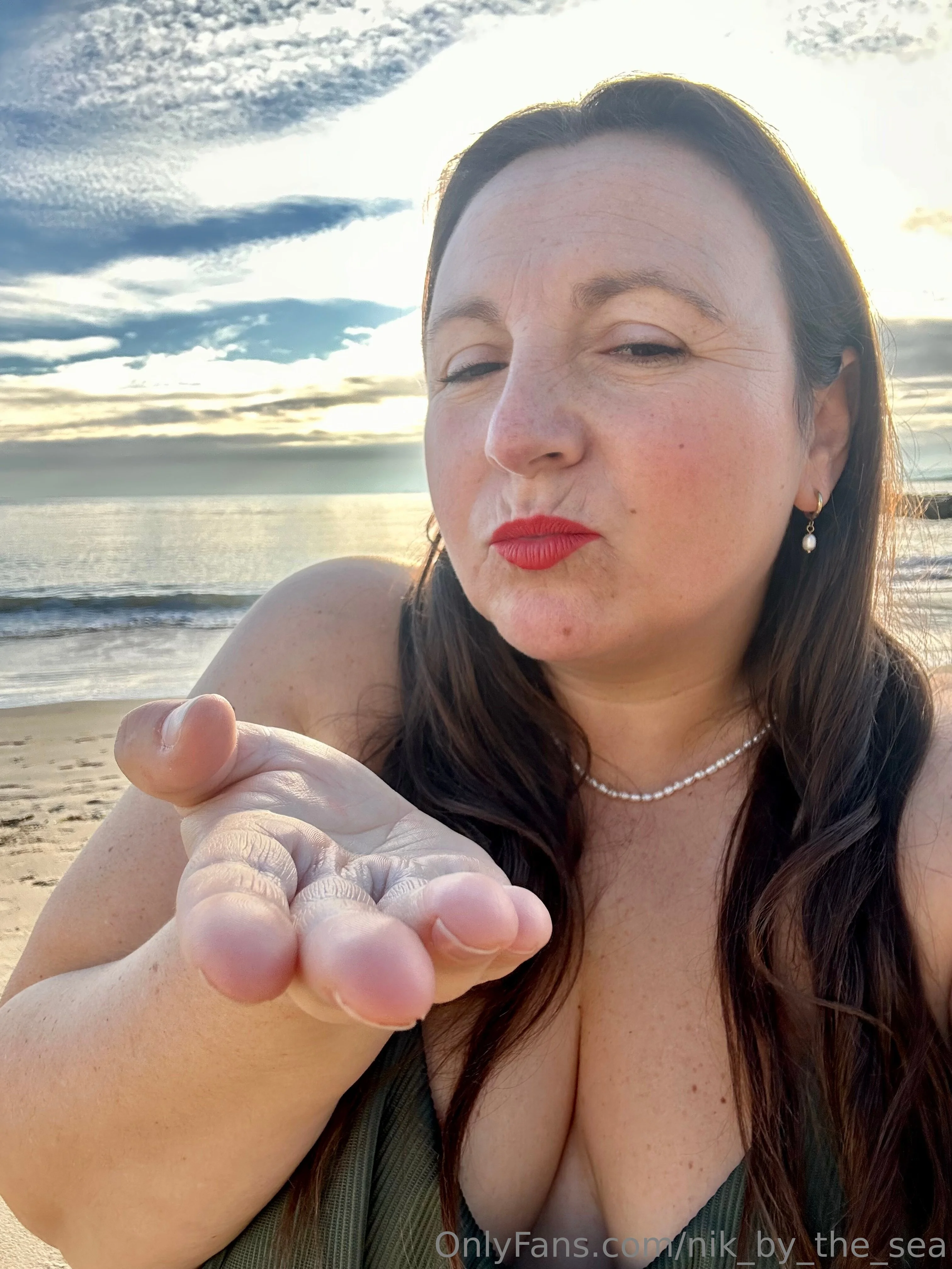 Nikki @nik_by_the_sea pregnant