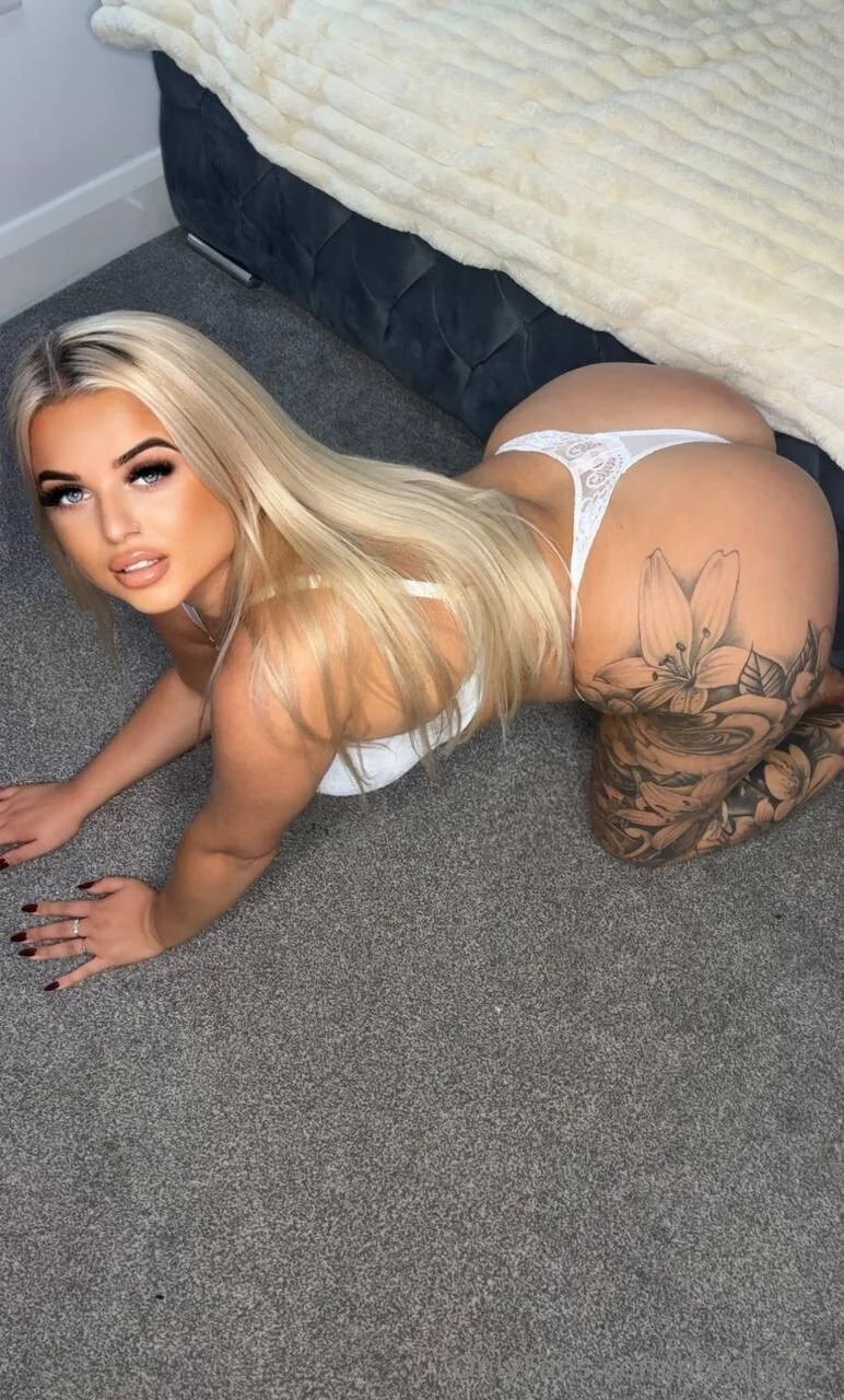 Niamh 🍀 @noreilly75 racy ad