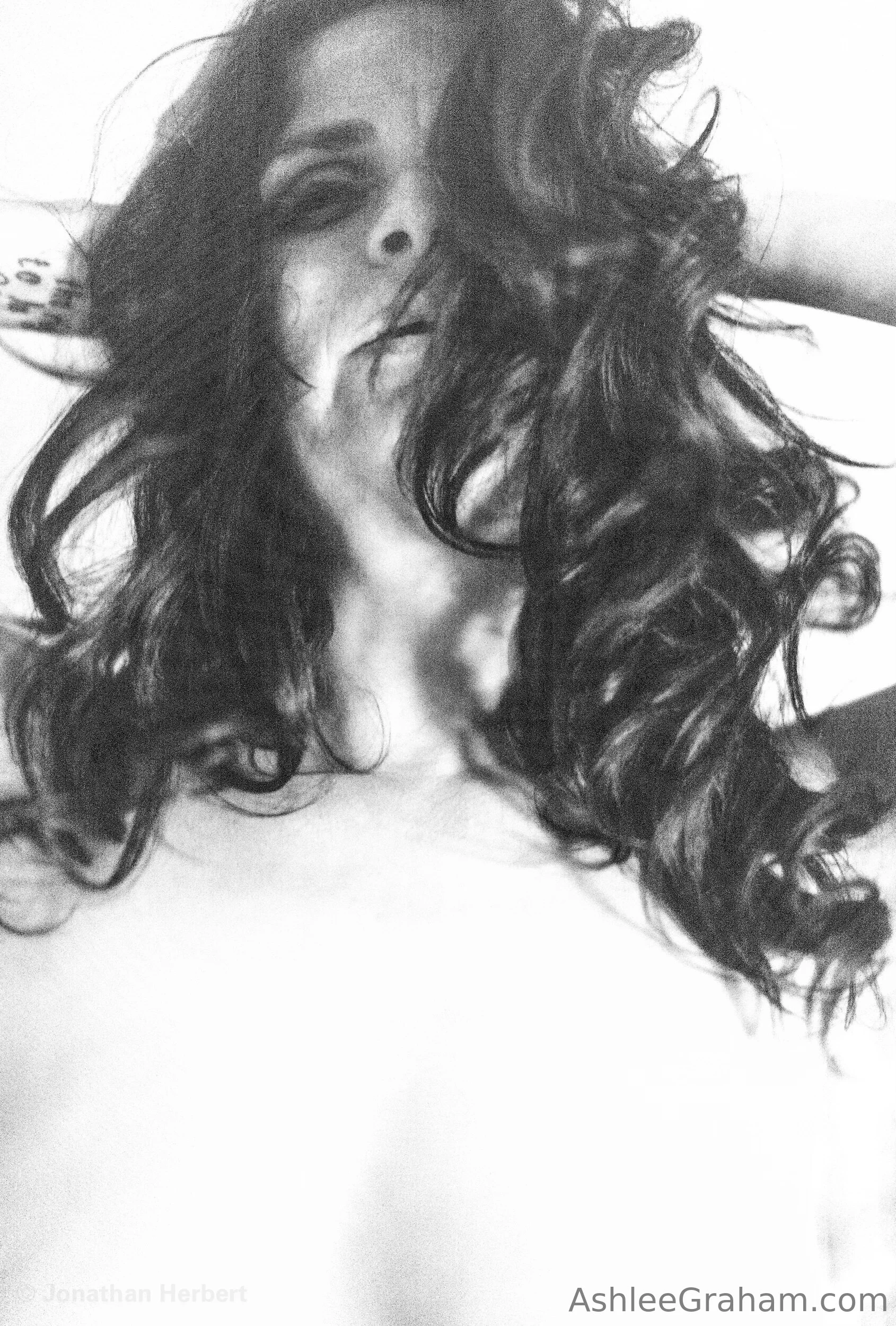 Ashlee Graham @theashgraham 's american eagle jean ad