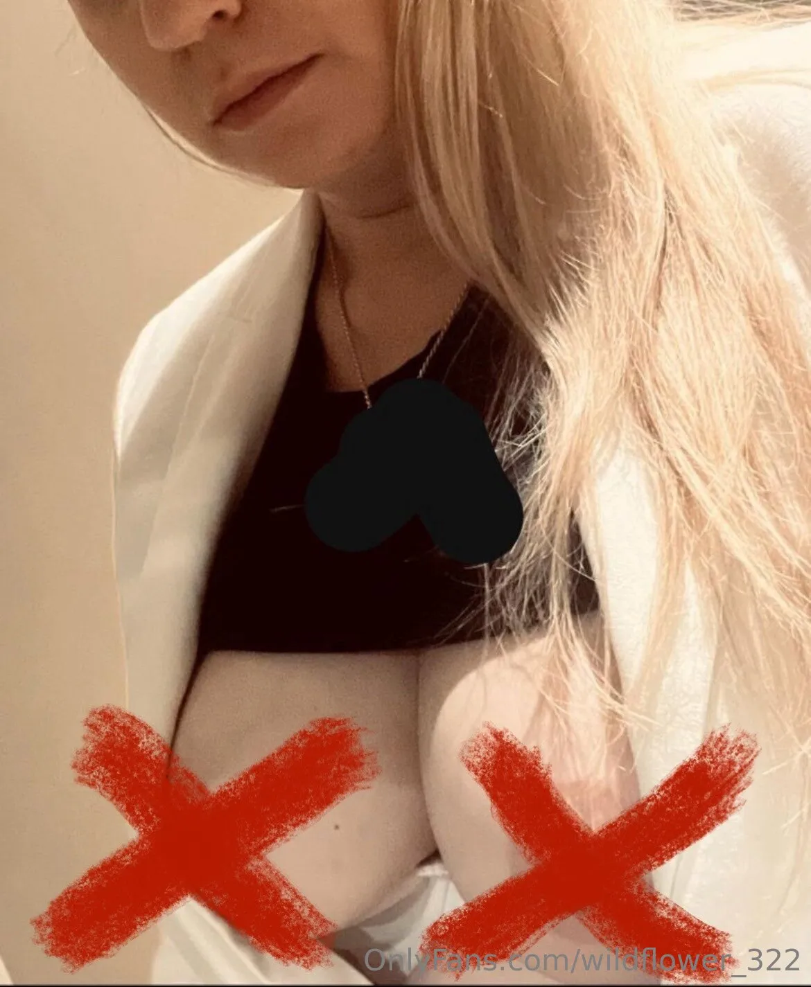 Clubhouse Dancer @wildflower_322 does get naked in any movies