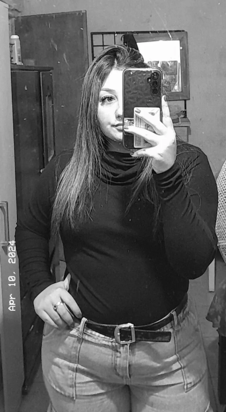 Daddy, can you help me undress? 😏🙏